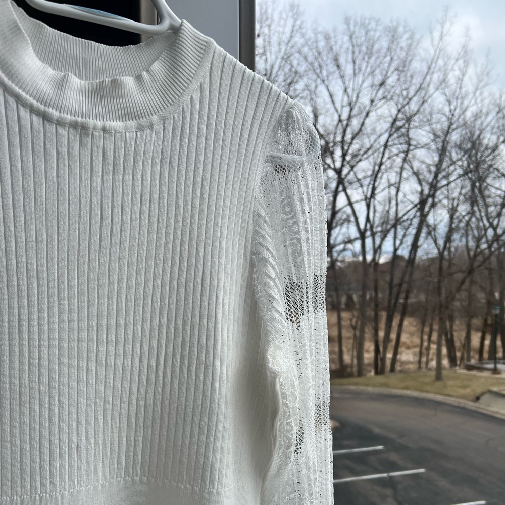 🆕 White Ribbed Knit Dress with Lace Sleeves - Picture 8 of 14